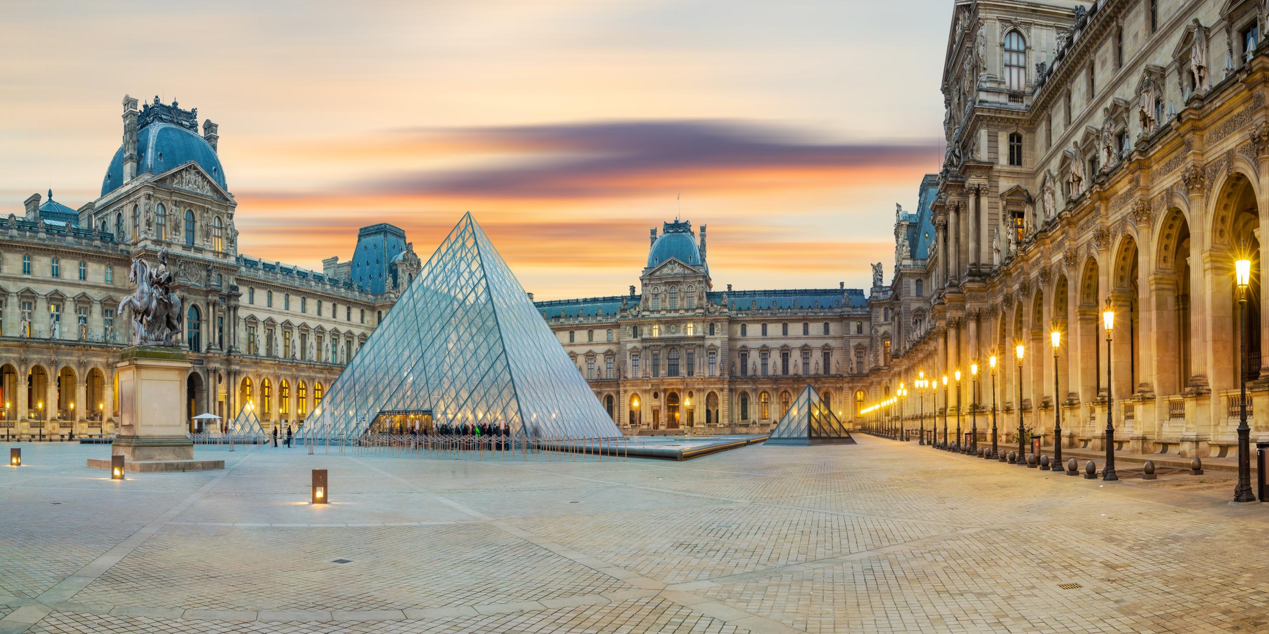 Photo du musée du louvre à Paris